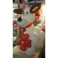 Плетеная фигура из шаров Собака с цветком